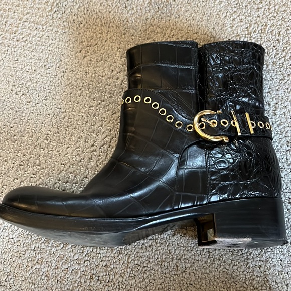 Salvatore Ferragamo bootie. Size 9…..Simply stunning - Picture 2 of 16